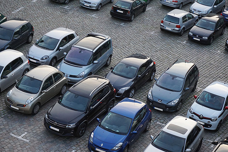 Das Auto bequem am Münchener Flughafen abstellen  Bild von Florian Pircher auf Pixabay